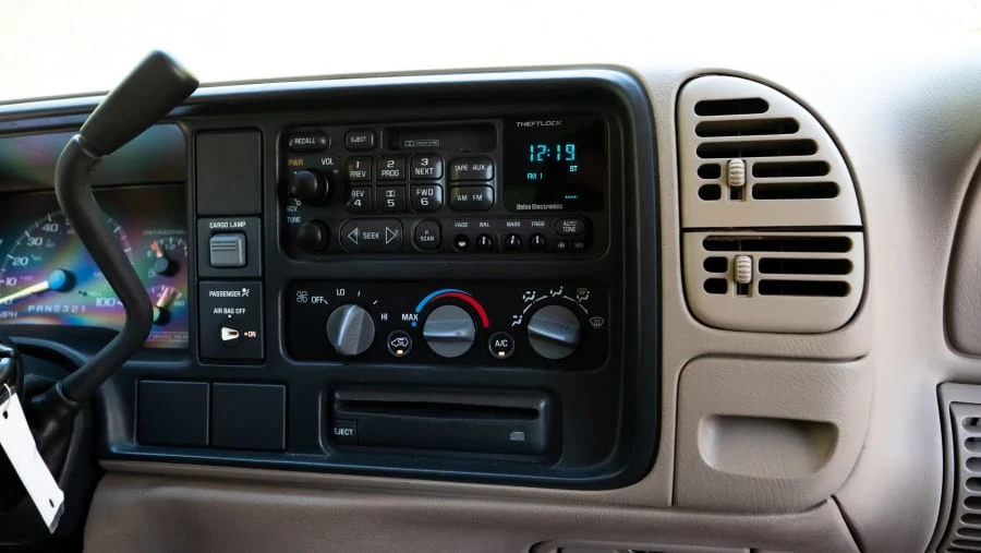 1997 GMC Sierra 1st Gen - Image 29 of 31