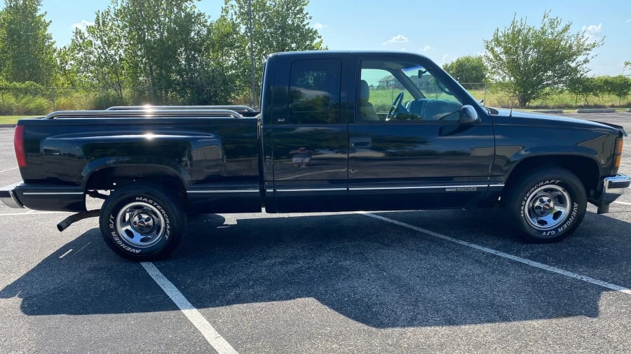 1997 GMC Sierra 1st Gen - Image 2 of 11