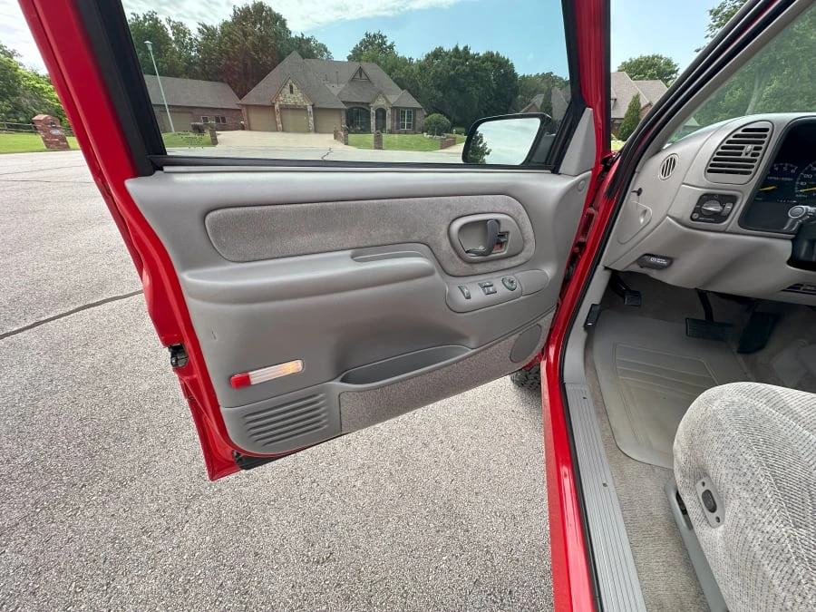 1997 GMC Sierra 1st Gen - Image 15 of 24