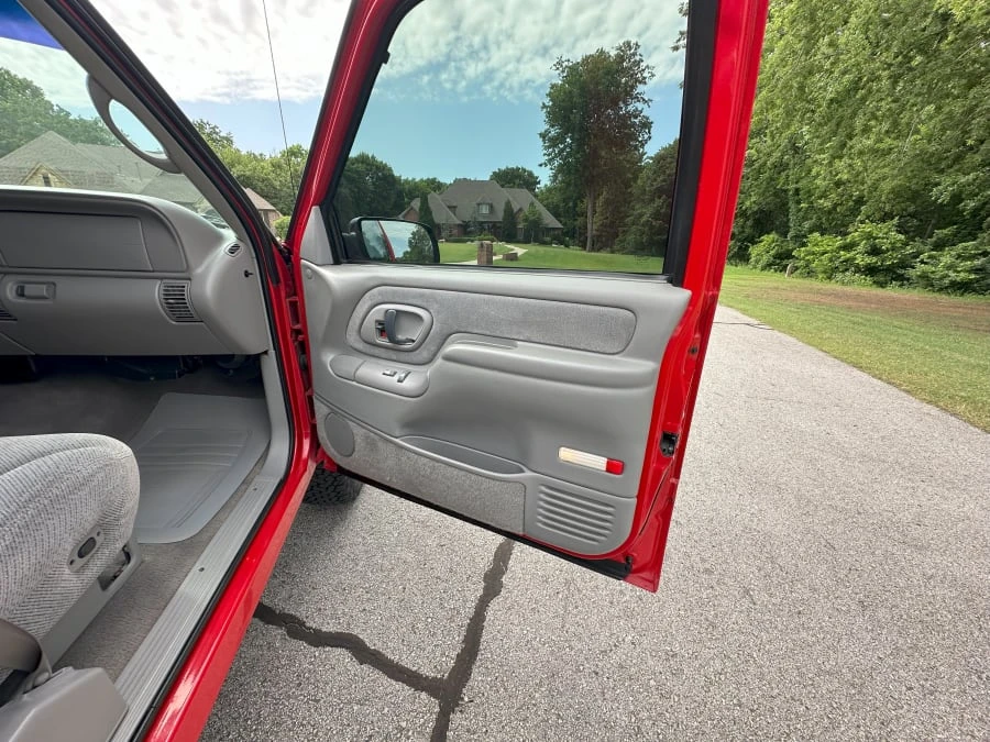 1997 GMC Sierra 1st Gen - Image 18 of 24