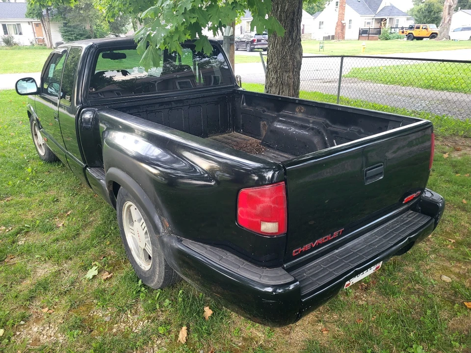 1997 GMC S-15/Sonoma - Image 2 of 15