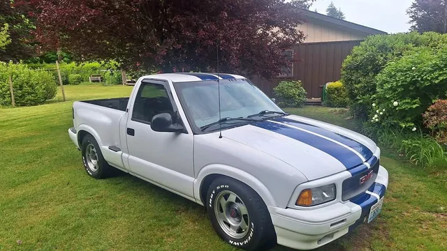 1997 GMC Sonoma SLS Pickup 2D 6 ft