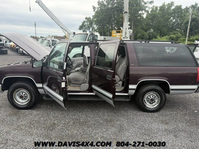 1997 GMC Suburban 8th Gen - Image 9 of 20