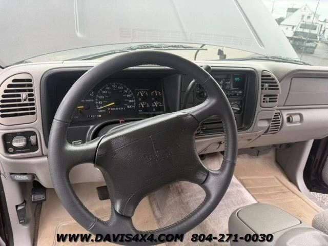 1997 GMC Suburban 8th Gen - Image 12 of 20