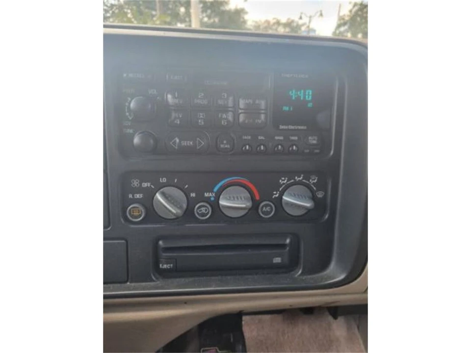 1997 GMC Suburban 8th Gen - Image 12 of 23