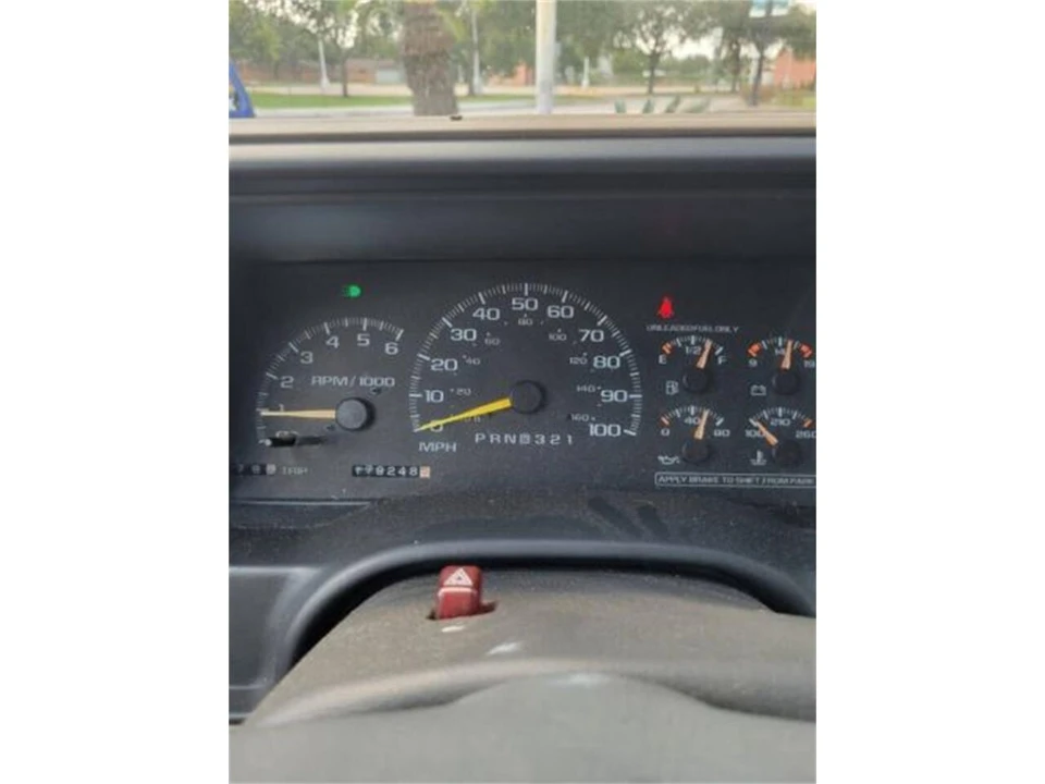 1997 GMC Suburban 8th Gen - Image 13 of 23