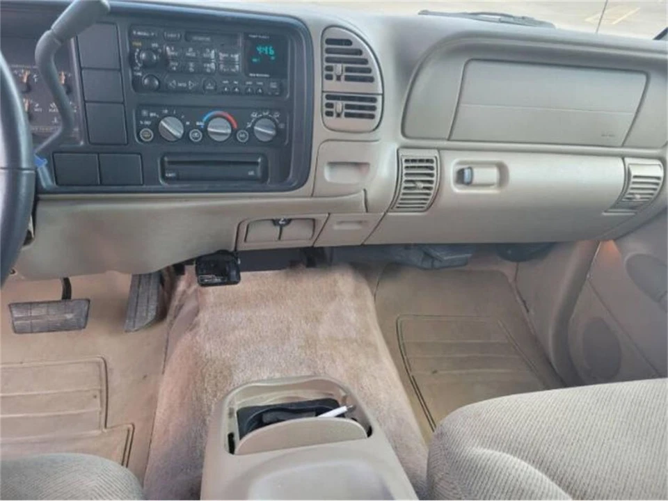 1997 GMC Suburban 8th Gen - Image 10 of 23