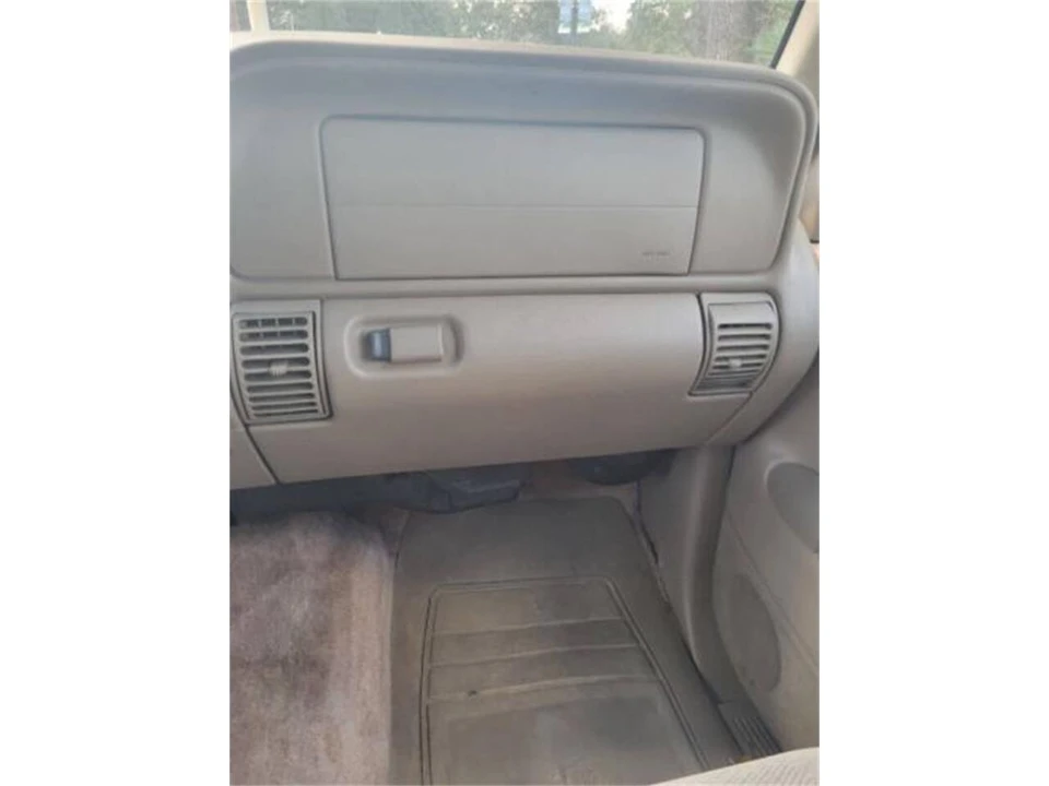 1997 GMC Suburban 8th Gen - Image 11 of 23