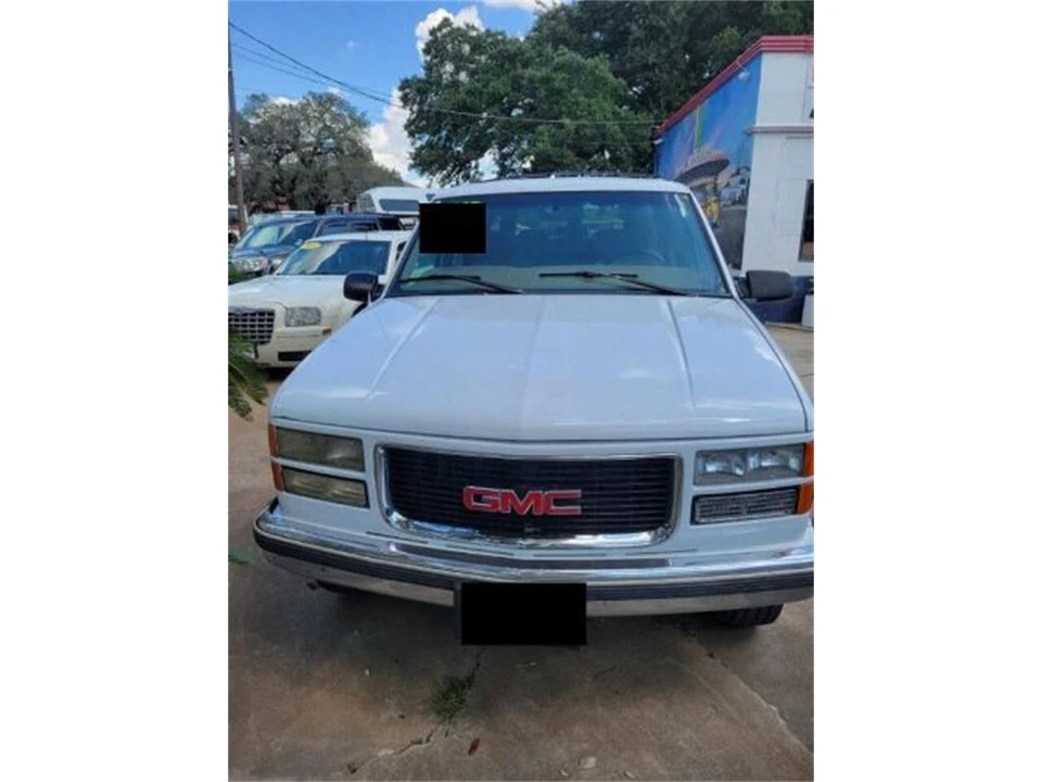 1997 GMC Suburban 8th Gen - Image 3 of 23