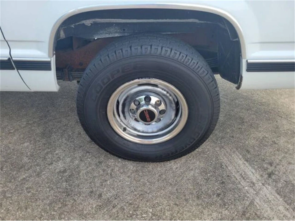 1997 GMC Suburban 8th Gen - Image 6 of 23
