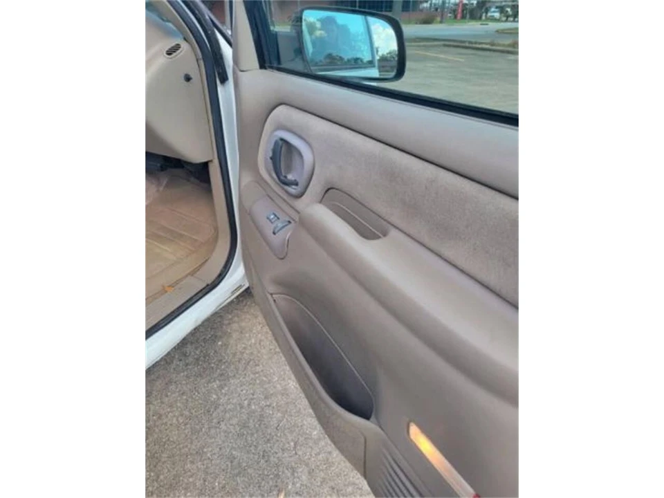1997 GMC Suburban 8th Gen - Image 14 of 23