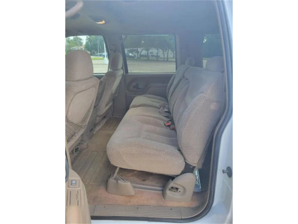 1997 GMC Suburban 8th Gen - Image 19 of 23
