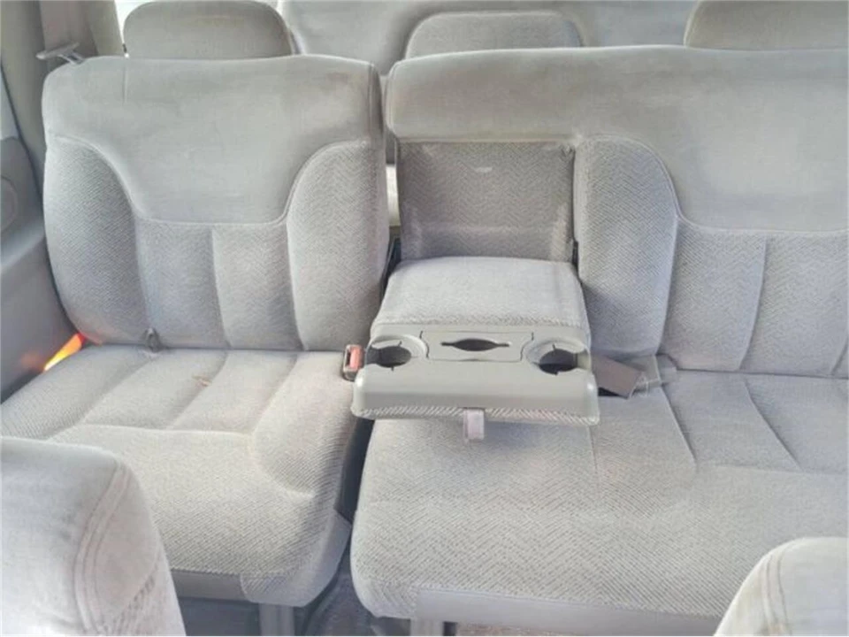 1997 GMC Suburban 8th Gen - Image 18 of 23