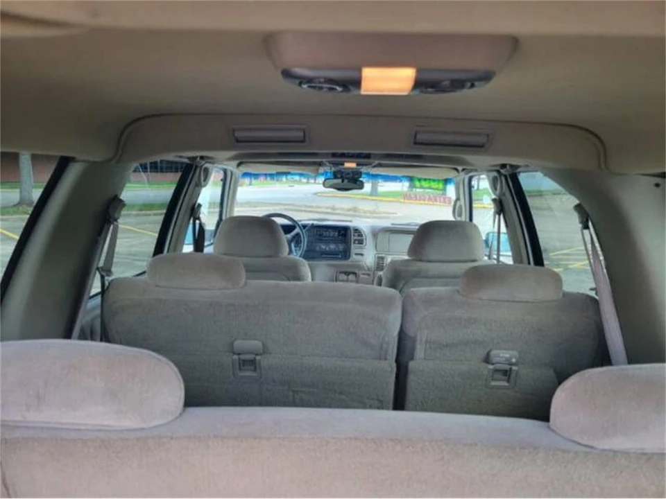 1997 GMC Suburban 8th Gen - Image 21 of 23