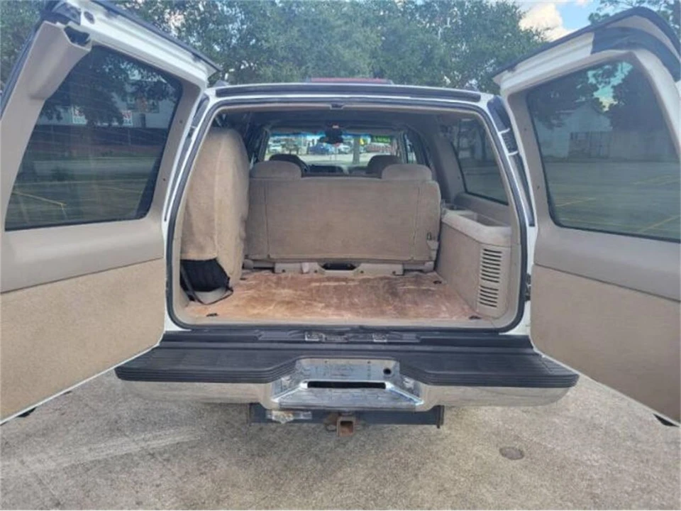 1997 GMC Suburban 8th Gen - Image 5 of 23