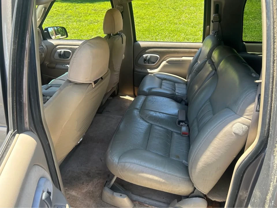 1997 GMC Suburban 8th Gen - Image 13 of 14