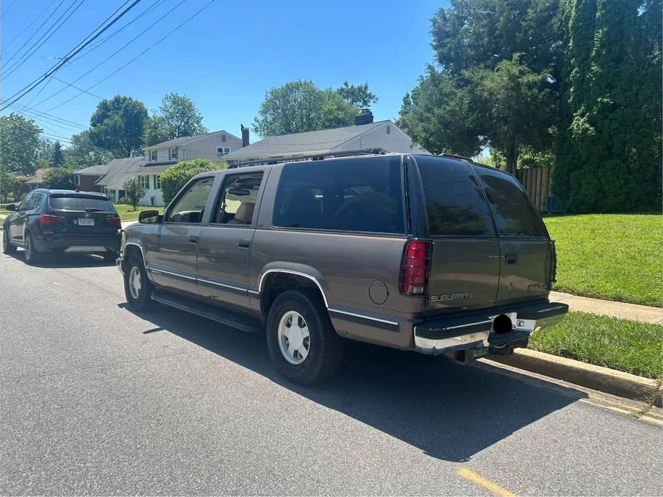1997 GMC Suburban 8th Gen - Image 3 of 14