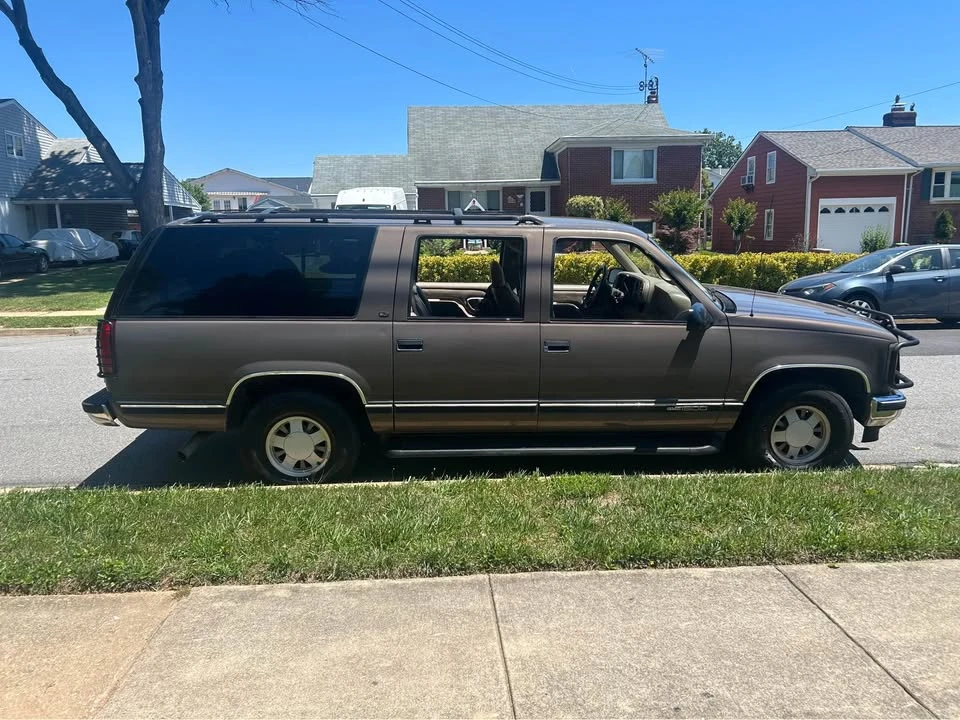 1997 GMC Suburban 8th Gen - Image 6 of 14