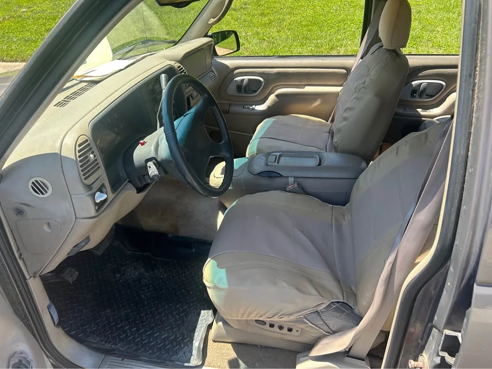 1997 GMC Suburban 8th Gen - Image 10 of 14