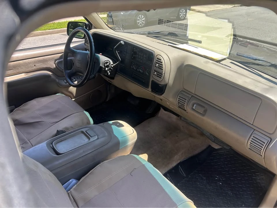 1997 GMC Suburban 8th Gen - Image 12 of 14