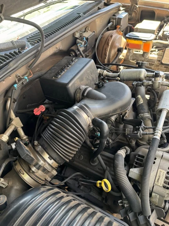 1997 GMC Suburban 8th Gen - Image 7 of 10