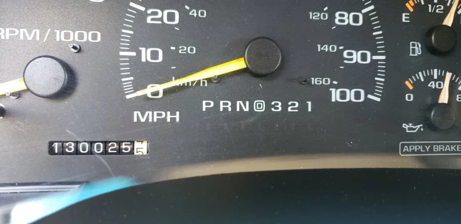 1997 GMC Suburban 8th Gen - Image 5 of 12