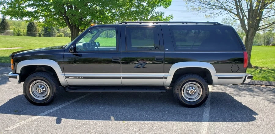 1997 GMC Suburban 8th Gen - Image 2 of 12