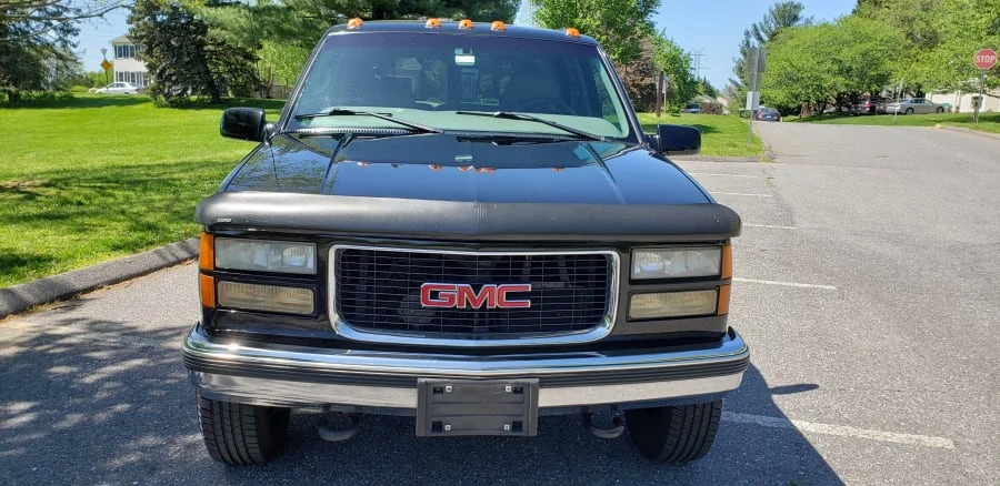 1997 GMC Suburban 8th Gen - Image 8 of 12
