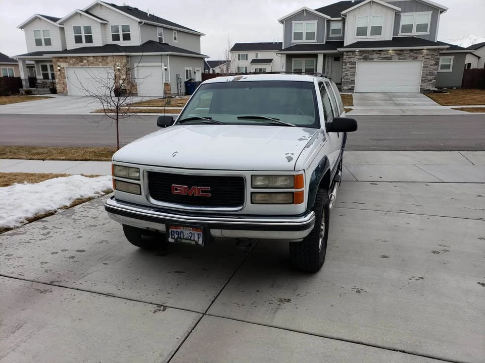 1997 GMC Suburban 8th Gen - Image 3 of 20