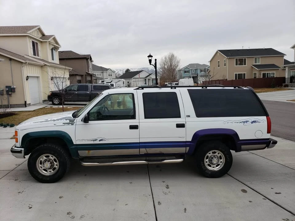 1997 GMC Suburban 8th Gen - Image 7 of 20