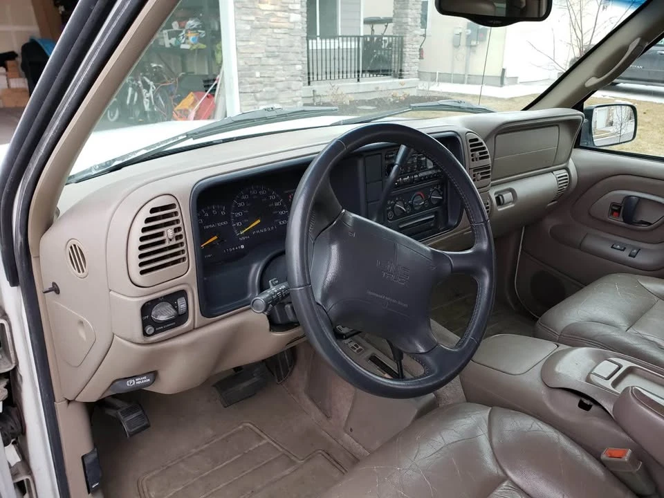1997 GMC Suburban 8th Gen - Image 11 of 20