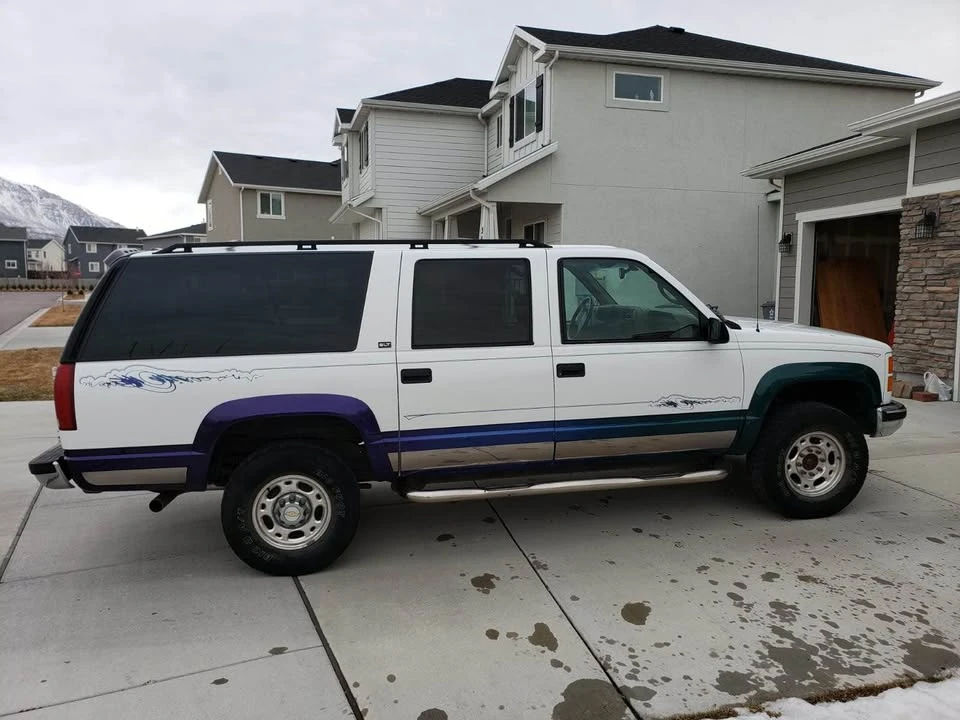 1997 GMC Suburban 8th Gen - Image 5 of 20