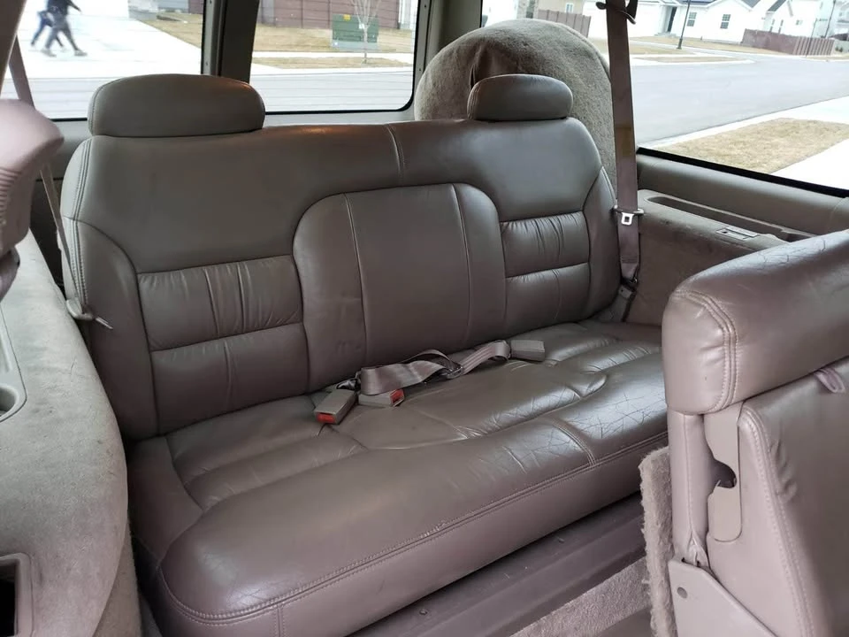 1997 GMC Suburban 8th Gen - Image 16 of 20
