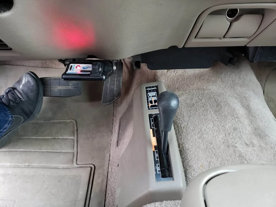 1997 GMC Suburban 8th Gen - Image 15 of 20