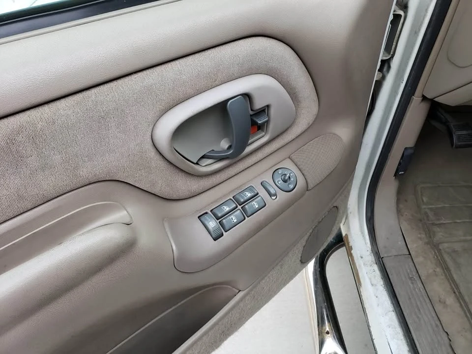 1997 GMC Suburban 8th Gen - Image 13 of 20