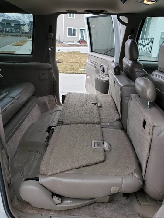 1997 GMC Suburban 8th Gen - Image 8 of 20