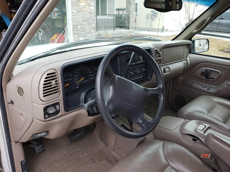 1997 GMC Suburban 8th Gen - Image 12 of 20
