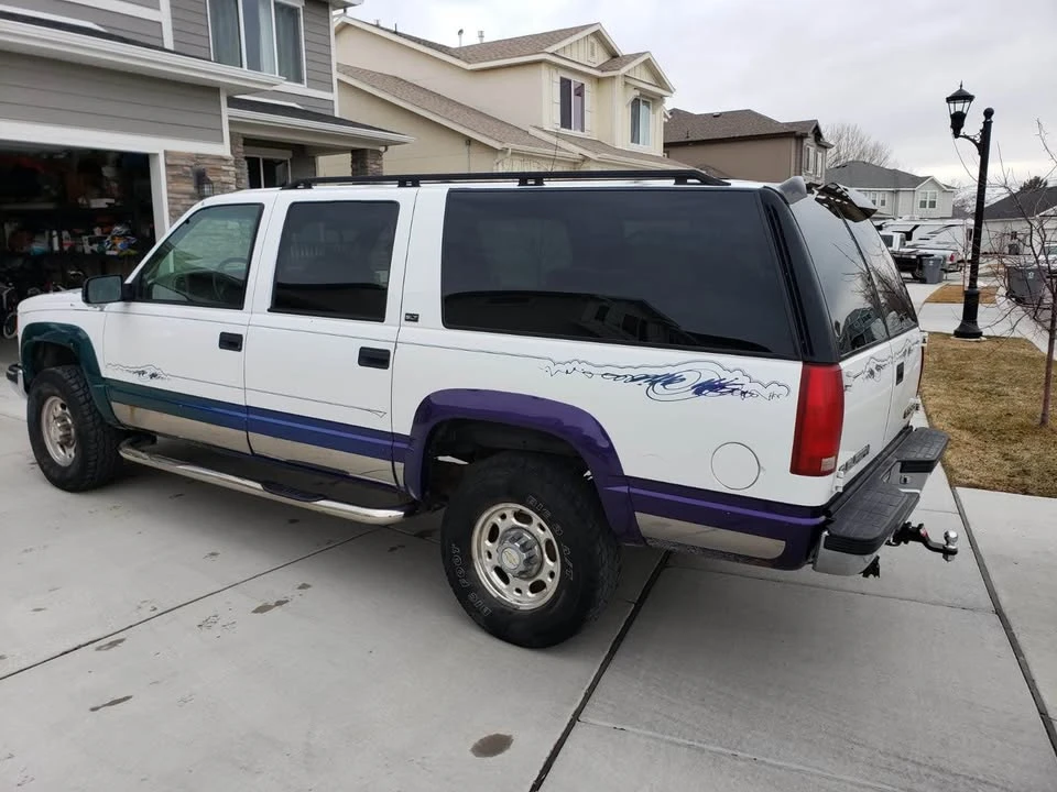 1997 GMC Suburban 8th Gen - Image 6 of 20