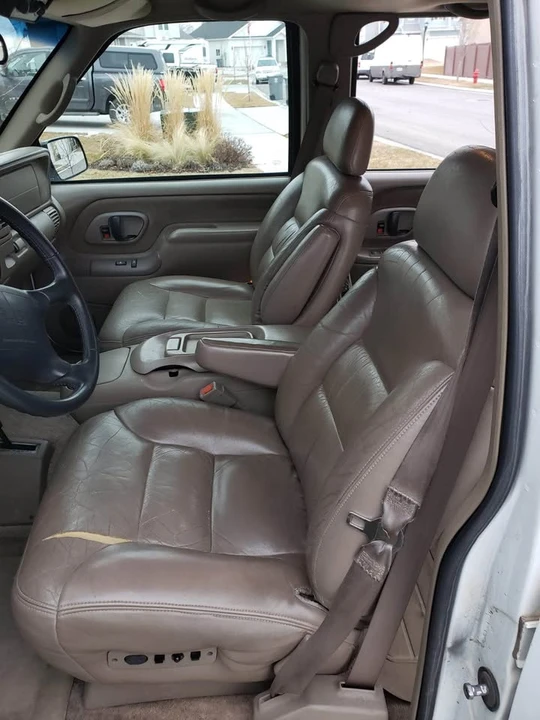 1997 GMC Suburban 8th Gen - Image 14 of 20