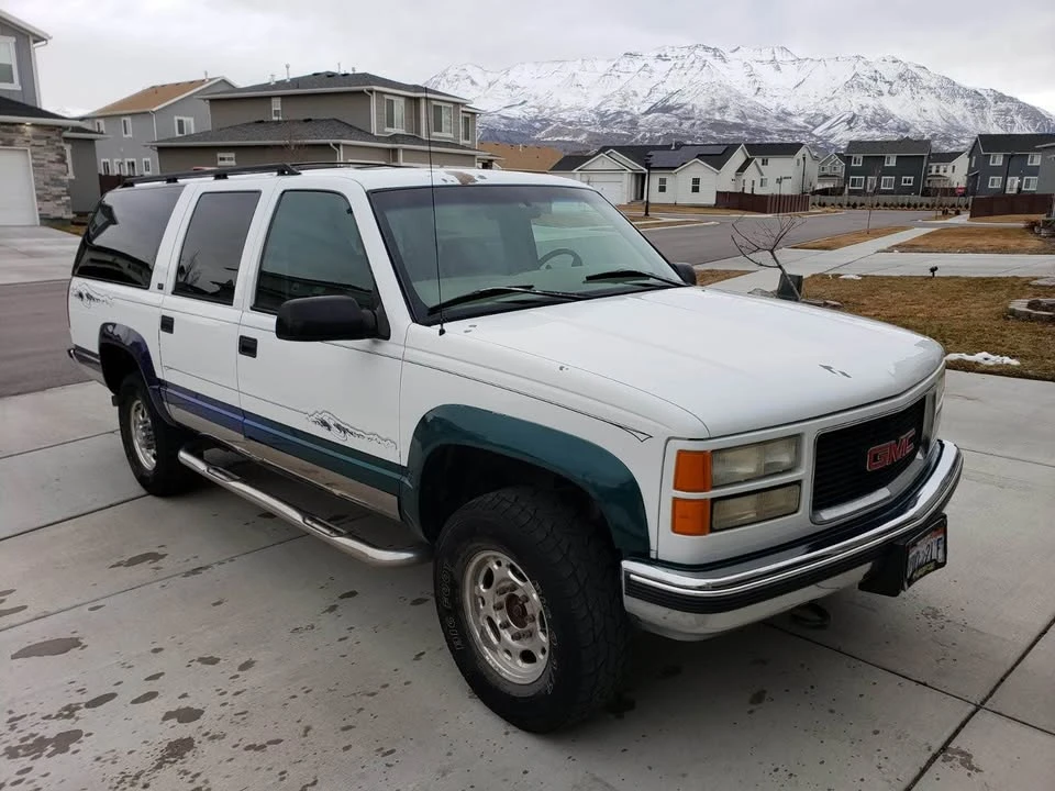 1997 GMC Suburban 8th Gen - Image 4 of 20