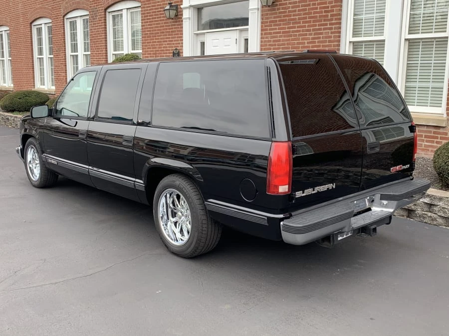 1997 GMC Suburban 8th Gen - Image 3 of 9