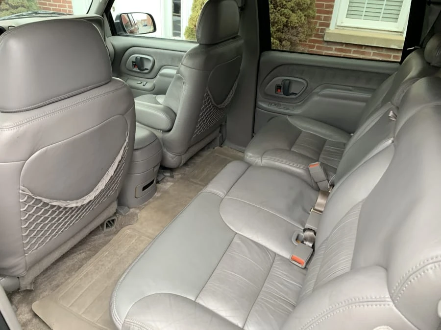 1997 GMC Suburban 8th Gen - Image 5 of 9