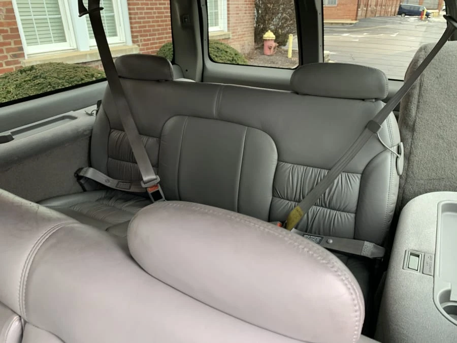 1997 GMC Suburban 8th Gen - Image 6 of 9