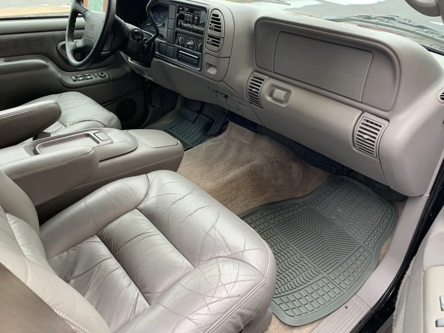 1997 GMC Suburban 8th Gen - Image 7 of 9