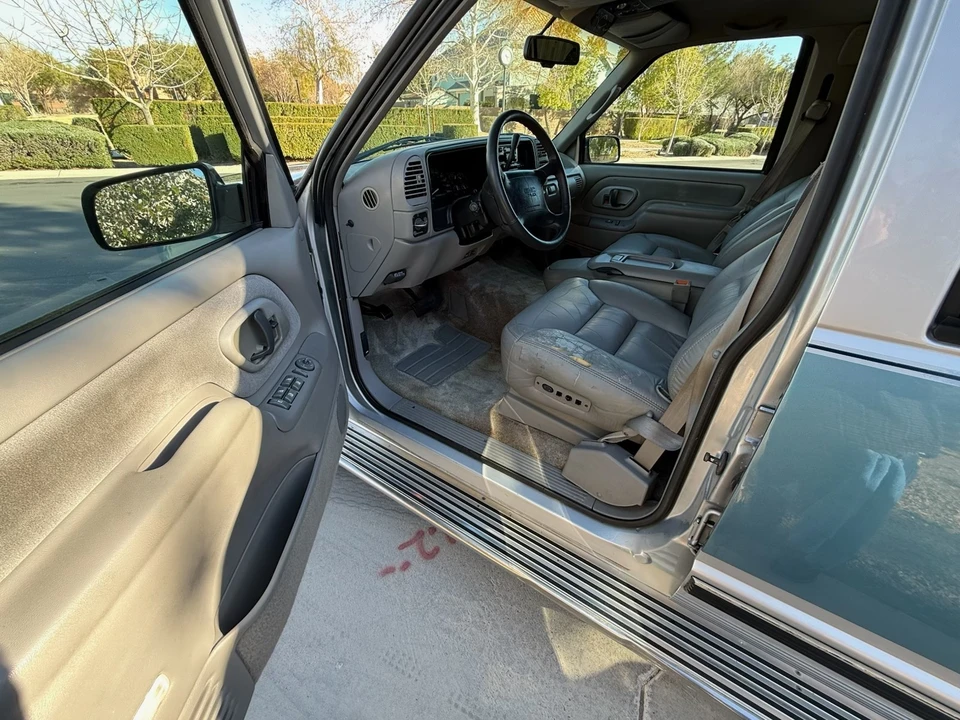 1997 GMC Suburban 8th Gen - Image 16 of 21