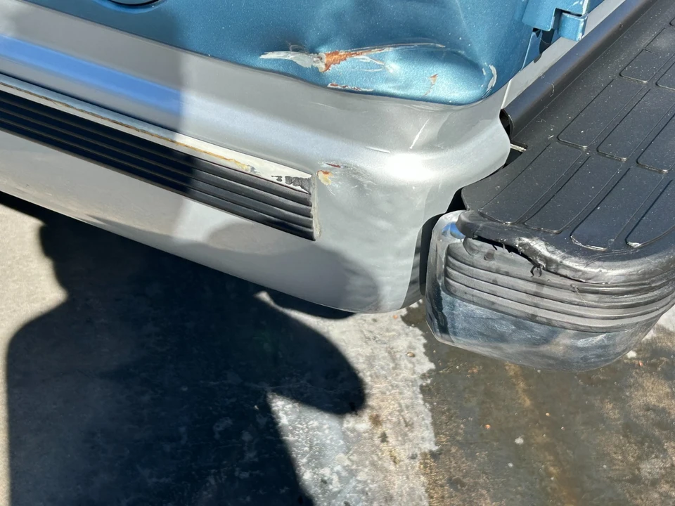 1997 GMC Suburban 8th Gen - Image 13 of 21