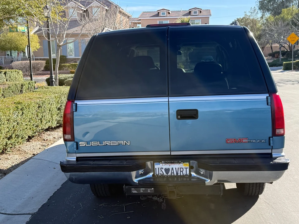 1997 GMC Suburban 8th Gen - Image 5 of 21