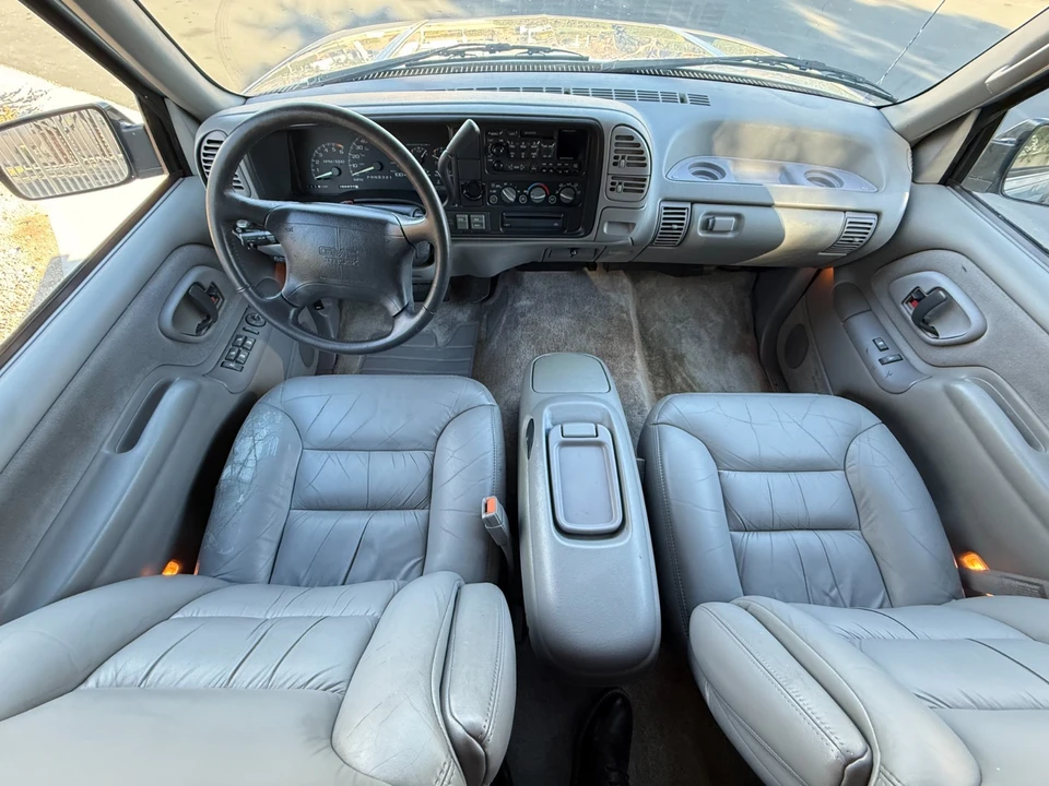 1997 GMC Suburban 8th Gen - Image 21 of 21