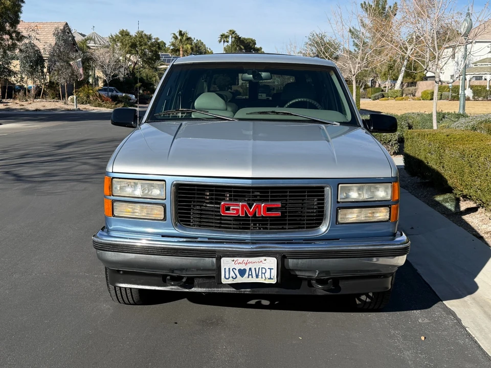 1997 GMC Suburban 8th Gen - Image 6 of 21