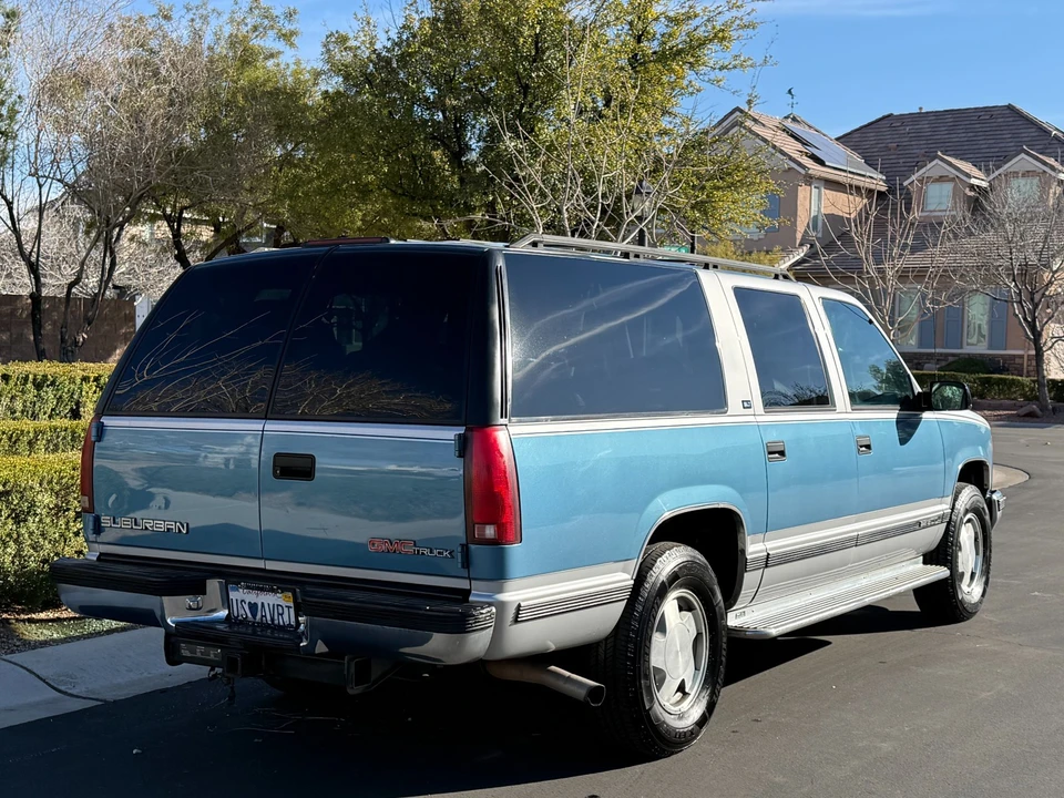 1997 GMC Suburban 8th Gen - Image 7 of 21